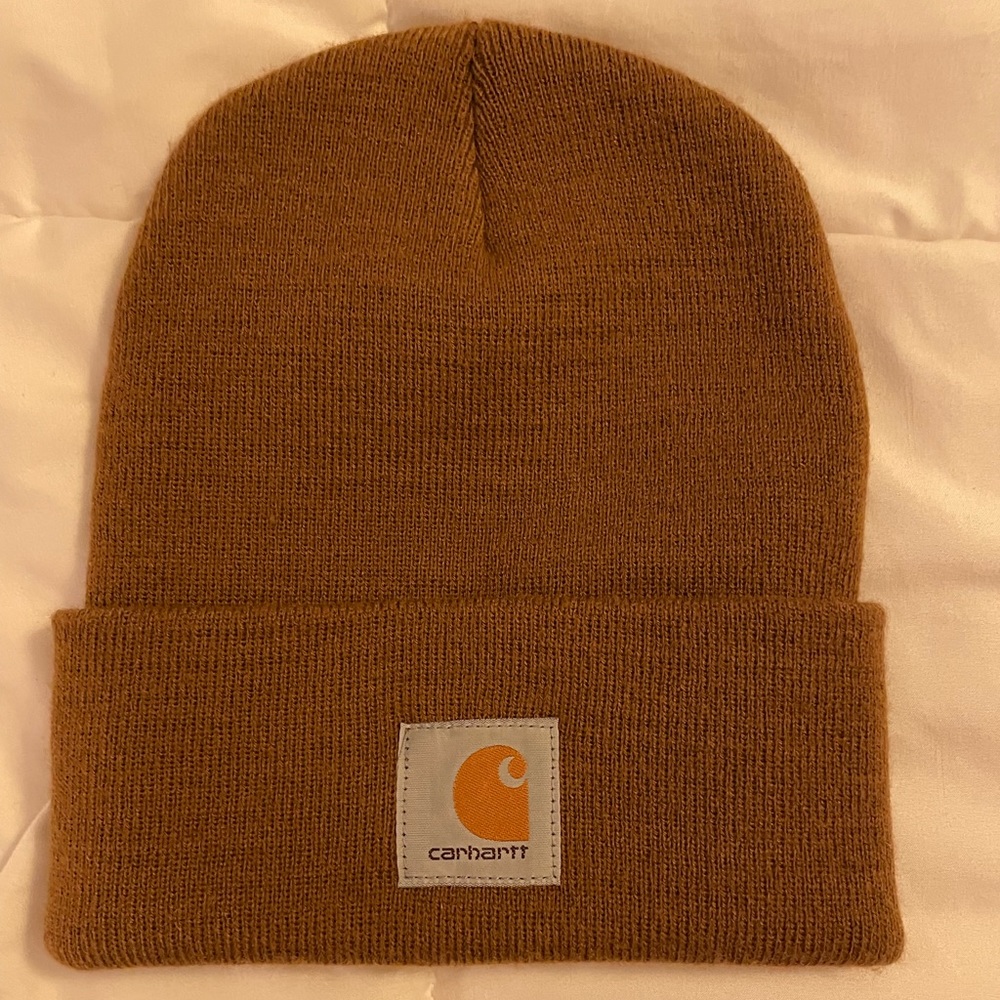 Carhartt beanie in carhartt brown. Worn once.